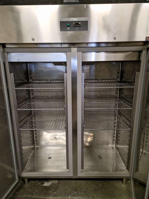 koel/vleesvitrine | ggm gastro | 250 cm | 2 glazen schuifdeuren | 230v